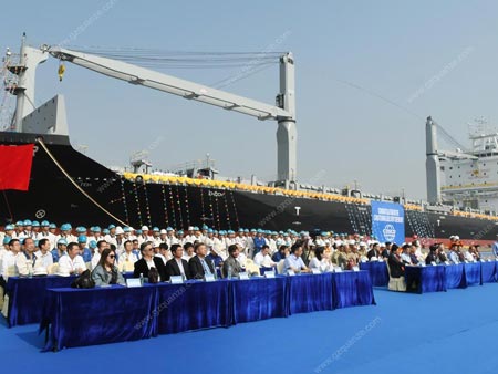 廣東中遠海運重工1750TEU集裝箱N804交船命名儀式